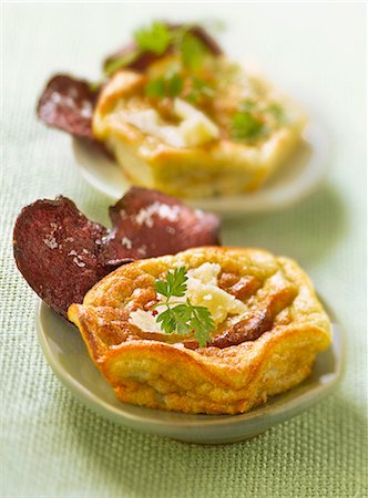 Pureed Jerusalem artichokes with Cantal cheese,beetroot crisps Stock Photo - Rights-Managed, Code: 825-06815394