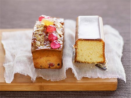 simsearch:652-05809645,k - Fruit cake and lemon cake Stockbilder - Lizenzpflichtiges, Bildnummer: 825-06815420