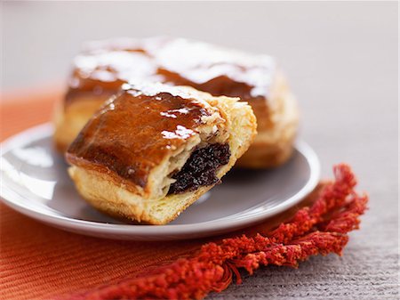 pain au chocolat - Chocolate milkbread pastry Stock Photo - Rights-Managed, Code: 825-06815421
