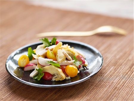 simsearch:825-06316760,k - Artichoke,radish and yellow cherry tomato salad Photographie de stock - Rights-Managed, Code: 825-06815431