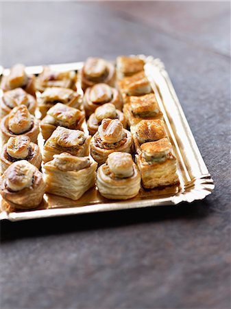 event miniature photography - Tray of mini  assorted vol-au-vents for a cocktail by Dalloyau Stock Photo - Rights-Managed, Code: 825-06815453
