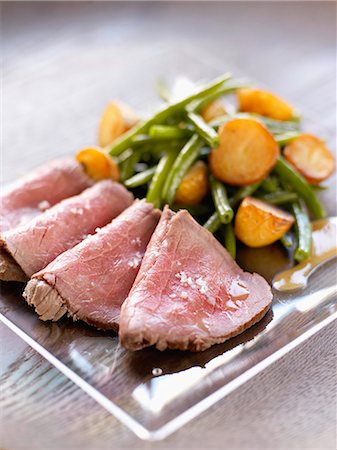 simsearch:825-07076865,k - Cold roast beef with green bean salad and sauteed potatoes Stock Photo - Rights-Managed, Code: 825-06815471