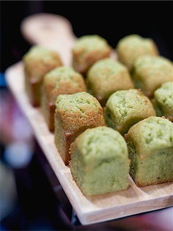 Green tea mini cakes Foto de stock - Con derechos protegidos, Código: 825-06815523