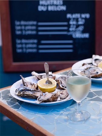 food slate - Plate of oysters Stock Photo - Rights-Managed, Code: 825-06815532