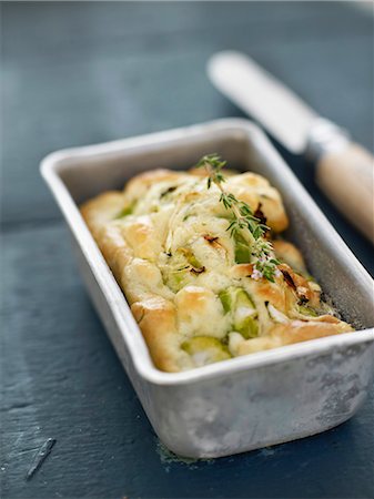 simsearch:652-06818883,k - Zucchini and fava bean small savoury cake Photographie de stock - Rights-Managed, Code: 825-06815546