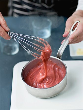 simsearch:652-06818682,k - Mixing the strawberry confectioner's cream with a whisk Photographie de stock - Rights-Managed, Code: 825-06815558