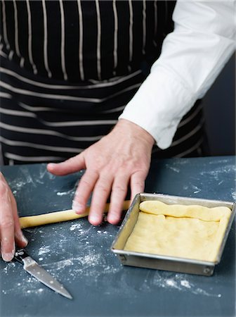 simsearch:825-06816057,k - Placing the small pastry rolls on the sides of the mould Photographie de stock - Rights-Managed, Code: 825-06815568