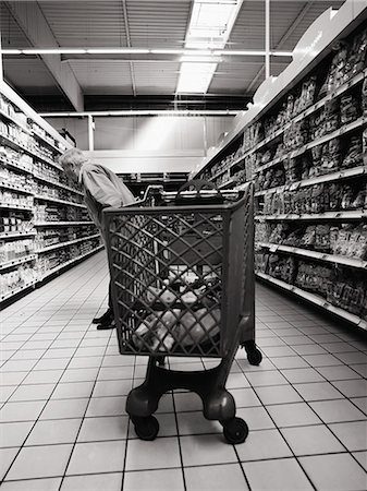 simsearch:825-06315213,k - Michel Guérard in a supermarket Foto de stock - Con derechos protegidos, Código: 825-06815577