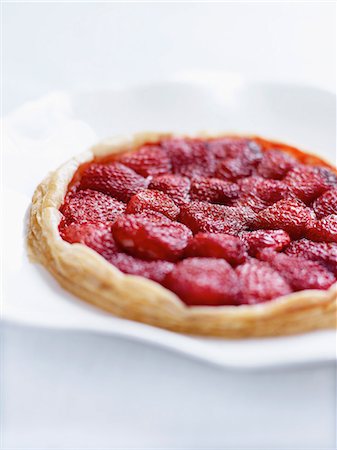 simsearch:825-06816057,k - Hot strawberry tart Photographie de stock - Rights-Managed, Code: 825-06815582