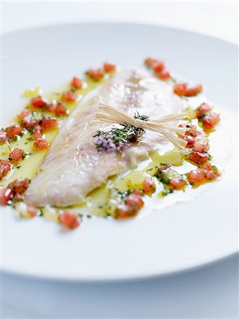 simsearch:652-03803238,k - Royal sea bream cooked in salt crust with Virgin sauce Foto de stock - Con derechos protegidos, Código: 825-06815583