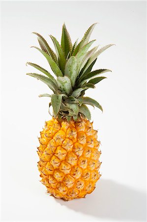 Cut-out pineapple Photographie de stock - Rights-Managed, Code: 825-06815635