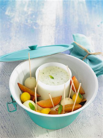 simsearch:825-05811683,k - Fresh fruit with mint and honeydew melon dip sauce Photographie de stock - Rights-Managed, Code: 825-06815678