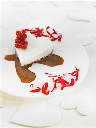 Heart-shaped cream dessert with dark chocolate sauce Stock Photo - Rights-Managed, Code: 825-06815726