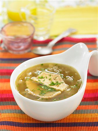 simsearch:825-06816980,k - Vegetable and onion broth Photographie de stock - Rights-Managed, Code: 825-06815720