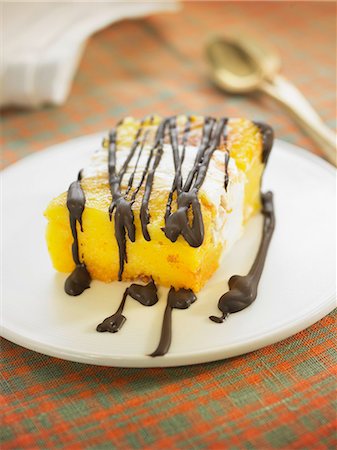 Orange cake decorated with icing sugar and melted chocolate Stock Photo - Rights-Managed, Code: 825-06815756