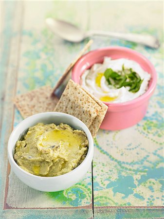 Chickpea and avocado spread and cream cheese spread Foto de stock - Con derechos protegidos, Código: 825-06815796