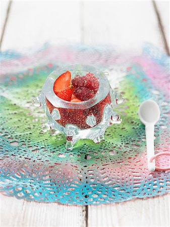 simsearch:825-07522470,k - Strawberries with watermelon and red wine granita Photographie de stock - Rights-Managed, Code: 825-06815834