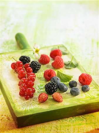 simsearch:825-05836990,k - Assorted summer fruit Photographie de stock - Rights-Managed, Code: 825-06815864