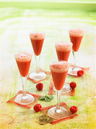 simsearch:825-07652785,k - Raspberry,tomato and oil gazpacho Photographie de stock - Rights-Managed, Code: 825-06815863