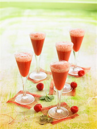 simsearch:652-05806621,k - Raspberry,tomato and oil gazpacho Foto de stock - Con derechos protegidos, Código: 825-06815863