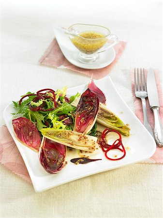 simsearch:825-07649367,k - Red and yellow chicory salad with mustard sauce Photographie de stock - Rights-Managed, Code: 825-06815886