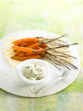 simsearch:652-06818895,k - Tender carrots with creamy chive sauce Fotografie stock - Rights-Managed, Codice: 825-06815887