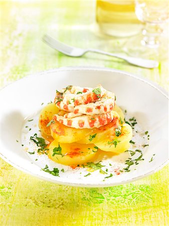 simsearch:825-07652671,k - Potatoes with shrimps,saffron and parsley Stock Photo - Rights-Managed, Code: 825-06815917