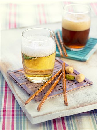 simsearch:652-03804570,k - Glasses of beer and aperitif crackers and nuts Stock Photo - Rights-Managed, Code: 825-06815934