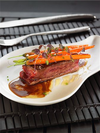 simsearch:652-05807399,k - Veal backbone with spring carrots and honey sauce Photographie de stock - Rights-Managed, Code: 825-06815995