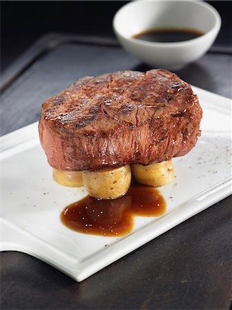 simsearch:825-07652671,k - Veal fillet on Ratte potatoes with Port sauce Stock Photo - Rights-Managed, Code: 825-06815998