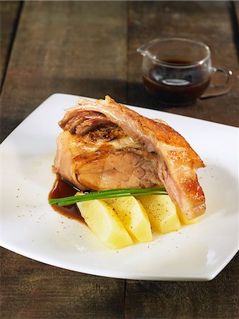 simsearch:825-03627151,k - Roasted suckling pig with apples Fotografie stock - Rights-Managed, Codice: 825-06815990