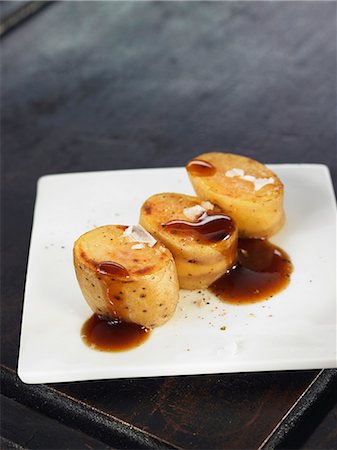 port wine - Ratte potatoes with Port,vegetables for veal fillet Stock Photo - Rights-Managed, Code: 825-06816007