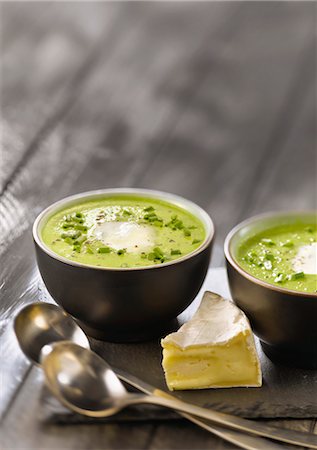 simsearch:825-06816574,k - Green soup with Camembert Stockbilder - Lizenzpflichtiges, Bildnummer: 825-06816038