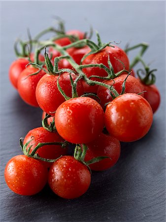 simsearch:825-06816297,k - Bunch of tomatoes Foto de stock - Direito Controlado, Número: 825-06816079