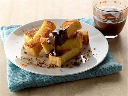 French toast fingers with chocolate Nutella sauce Photographie de stock - Rights-Managed, Code: 825-06816118