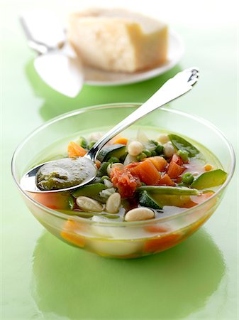 simsearch:825-06815717,k - Minestrone with pesto sauce Stockbilder - Lizenzpflichtiges, Bildnummer: 825-06816112