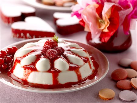 simsearch:825-06817338,k - Panna cotta with summer fruit puree Stock Photo - Rights-Managed, Code: 825-06816125