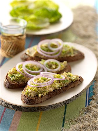 simsearch:825-06047697,k - Tuna paté on toast Photographie de stock - Rights-Managed, Code: 825-06816172