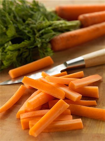 simsearch:825-06047515,k - Cutting the carrots into short sticks Foto de stock - Direito Controlado, Número: 825-06816187