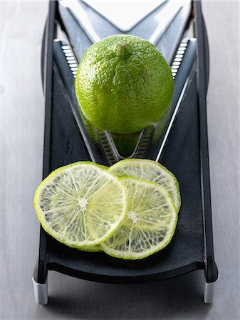 simsearch:652-05807030,k - Very fine slices of lime Foto de stock - Con derechos protegidos, Código: 825-06816244