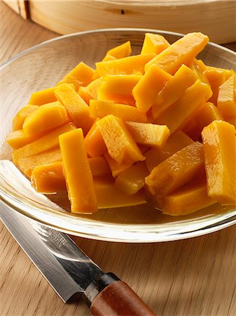 simsearch:652-07656124,k - Mango cut into short thick strips Photographie de stock - Rights-Managed, Code: 825-06816319