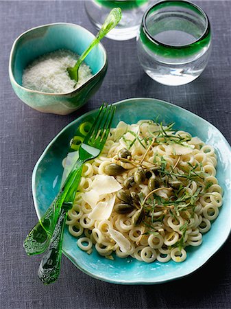 simsearch:652-03801146,k - Pasta with lemon and capers Photographie de stock - Rights-Managed, Code: 825-06816311