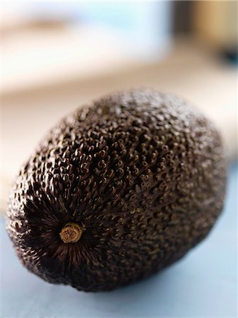 simsearch:825-03629406,k - Whole avocado Photographie de stock - Rights-Managed, Code: 825-06816341