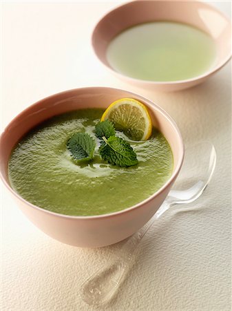 simsearch:825-06816980,k - Detox rocket lettuce soup Photographie de stock - Rights-Managed, Code: 825-06816365