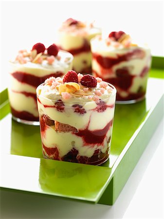 simsearch:825-05989078,k - Raspberry Tiramisu Photographie de stock - Rights-Managed, Code: 825-06816394