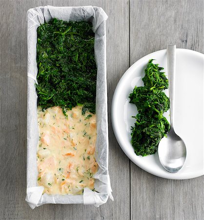 Filling the terrine mould with the ingredients Foto de stock - Con derechos protegidos, Código: 825-06816437