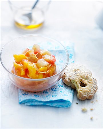 simsearch:652-03804686,k - Diced summer fruit salad Foto de stock - Con derechos protegidos, Código: 825-06816447