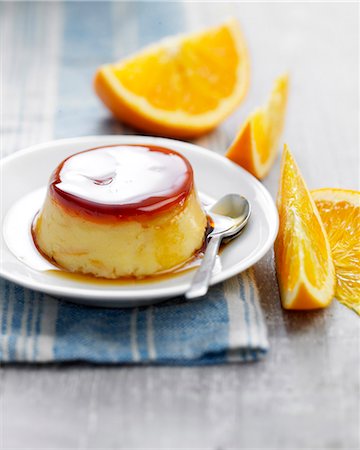 simsearch:652-03801064,k - Orange-flavored baked egg custard Foto de stock - Con derechos protegidos, Código: 825-06816450