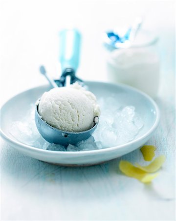 scoops of ice cream - Lemon yoghurt ice cream Stock Photo - Rights-Managed, Code: 825-06816470