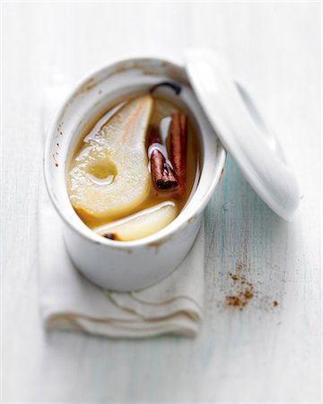 poire - Stewed pears with cinnamon Photographie de stock - Rights-Managed, Code: 825-06816571